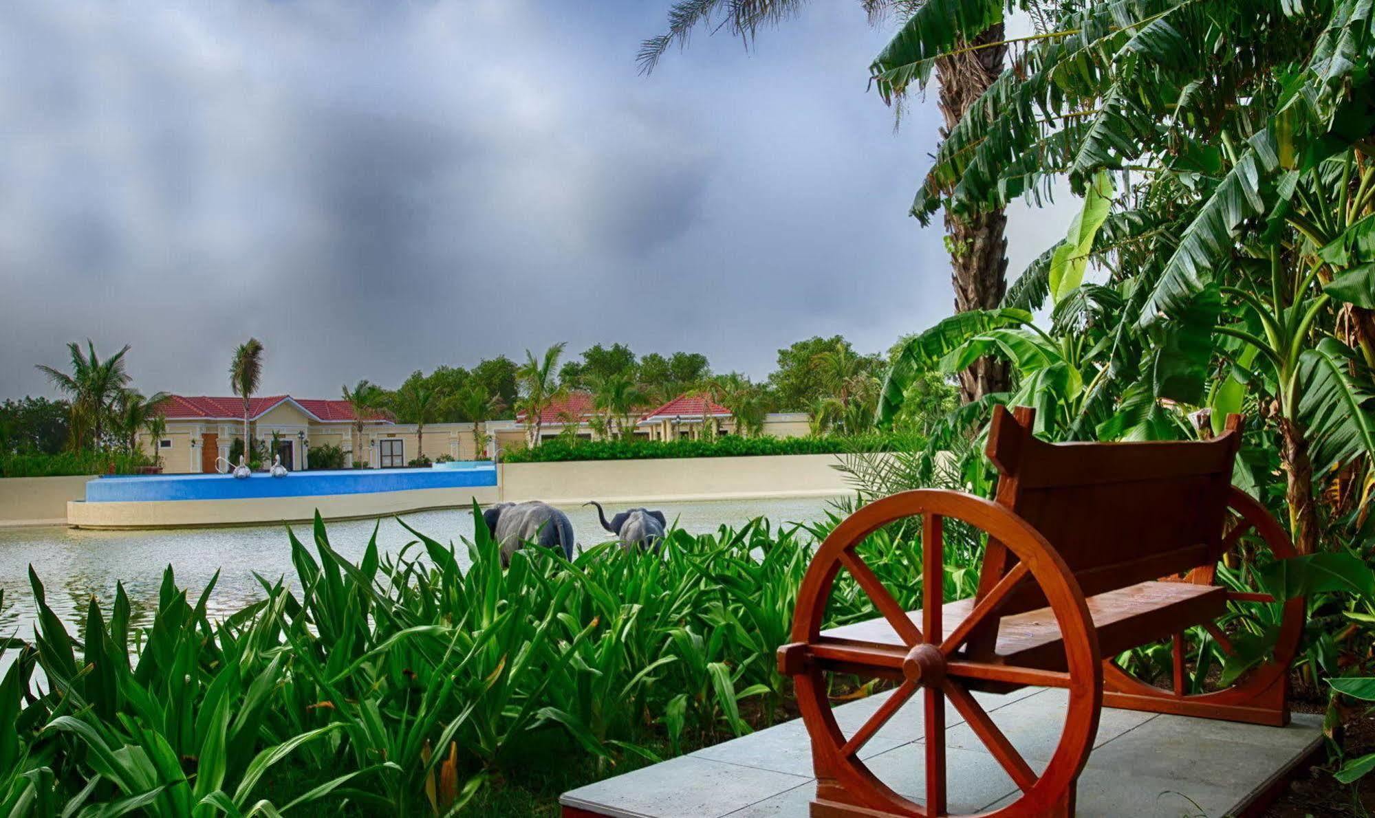 Regency Lagoon Resort Rajkot Exterior photo